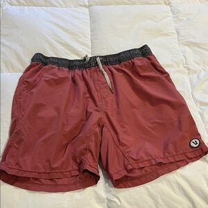 Vuori Athletic Shorts
Lined
Size: XL